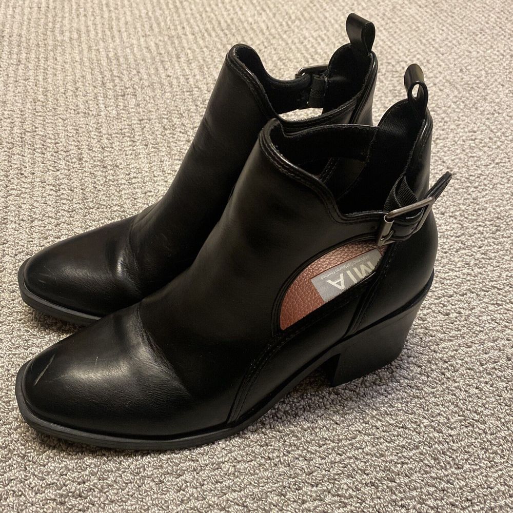 Mia Boots Womens 8 Buckle Straps Ankle Booties Block High Heels Black Leather